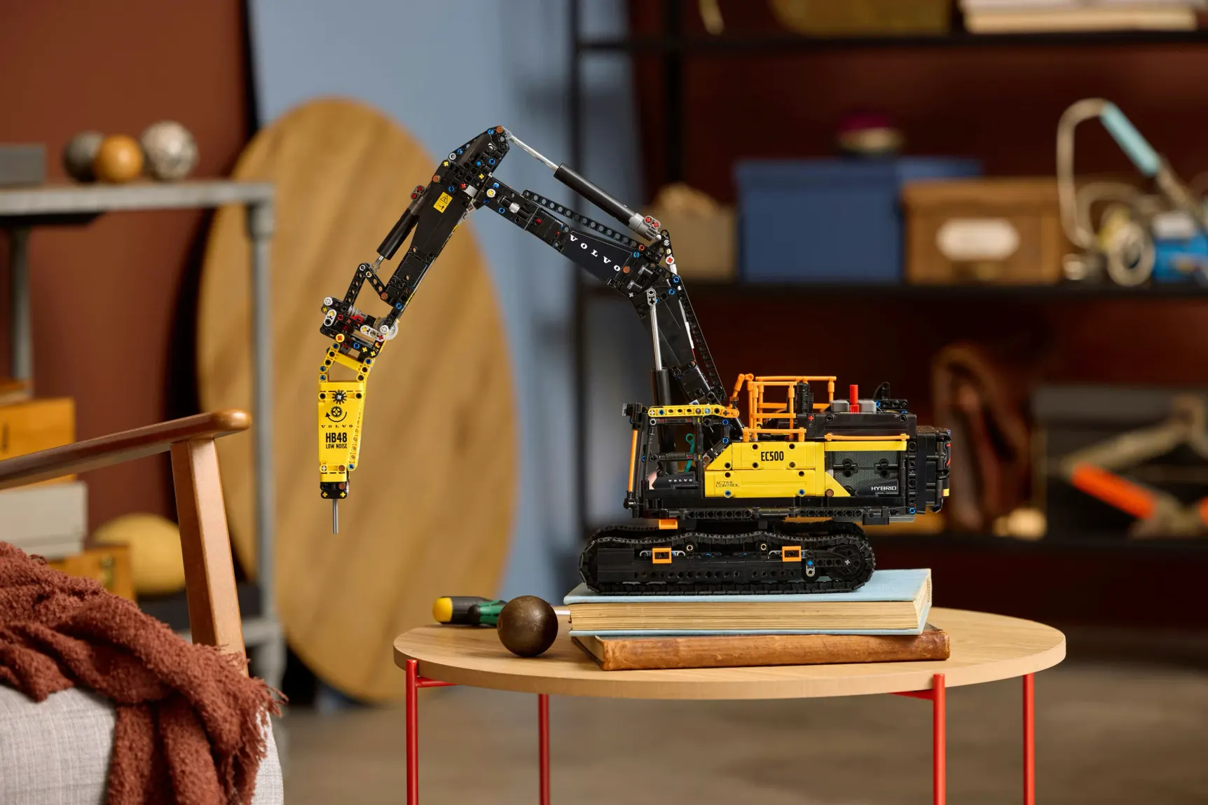 LEGO Technic escavatore ibrido Volvo EC500, dettaglio 2