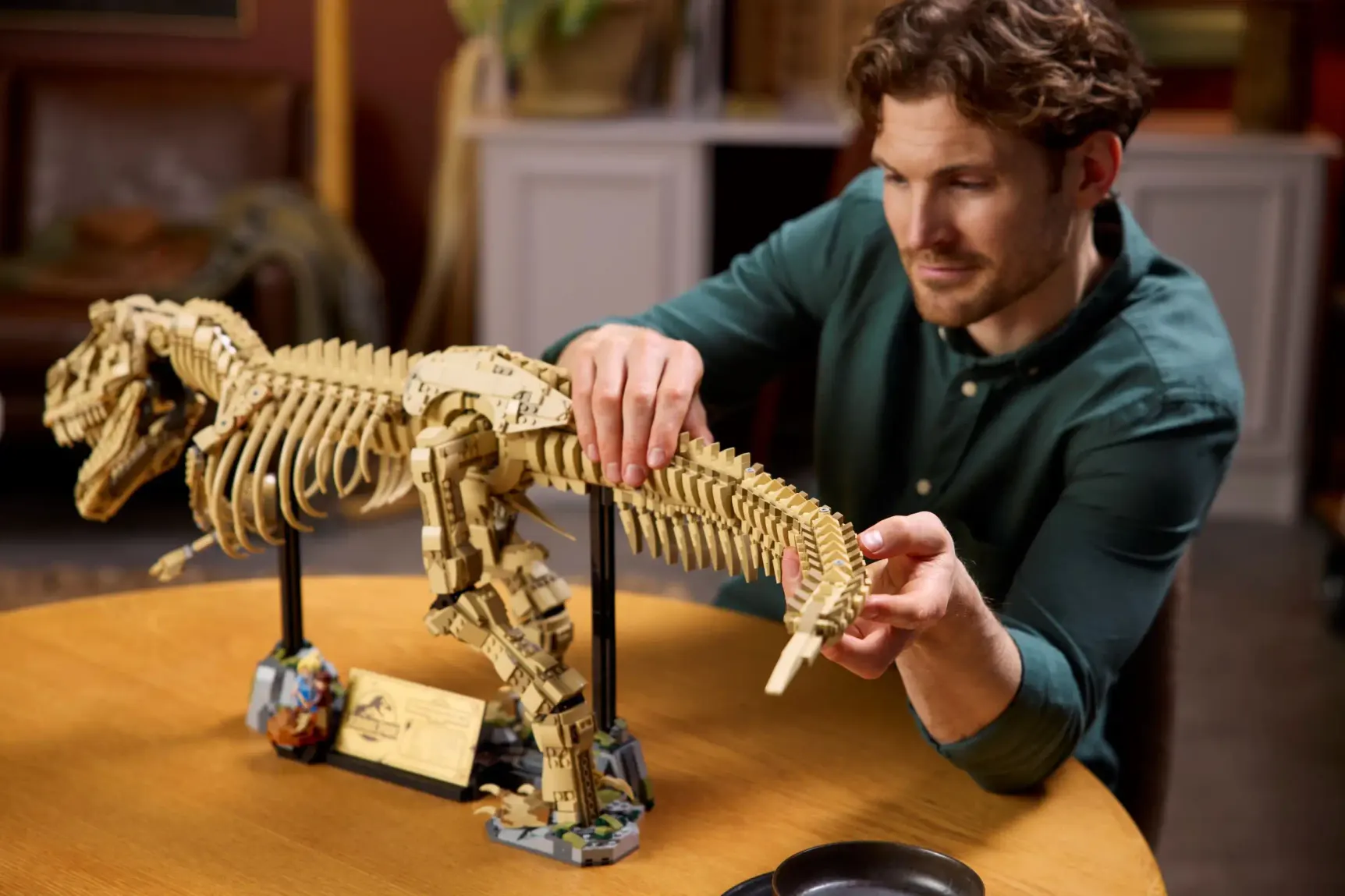 LEGO Dinosaur Fossils: Tyrannosaurus rex, detail view 3