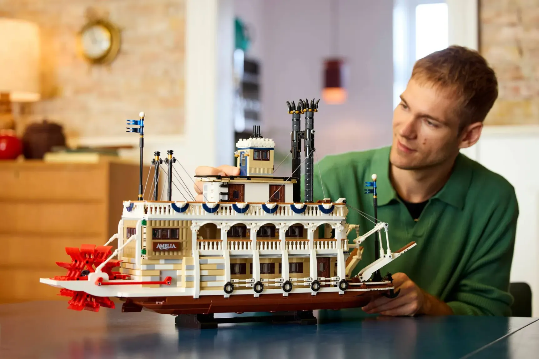 LEGO Le bateau à aubes (21356) entièrement monté