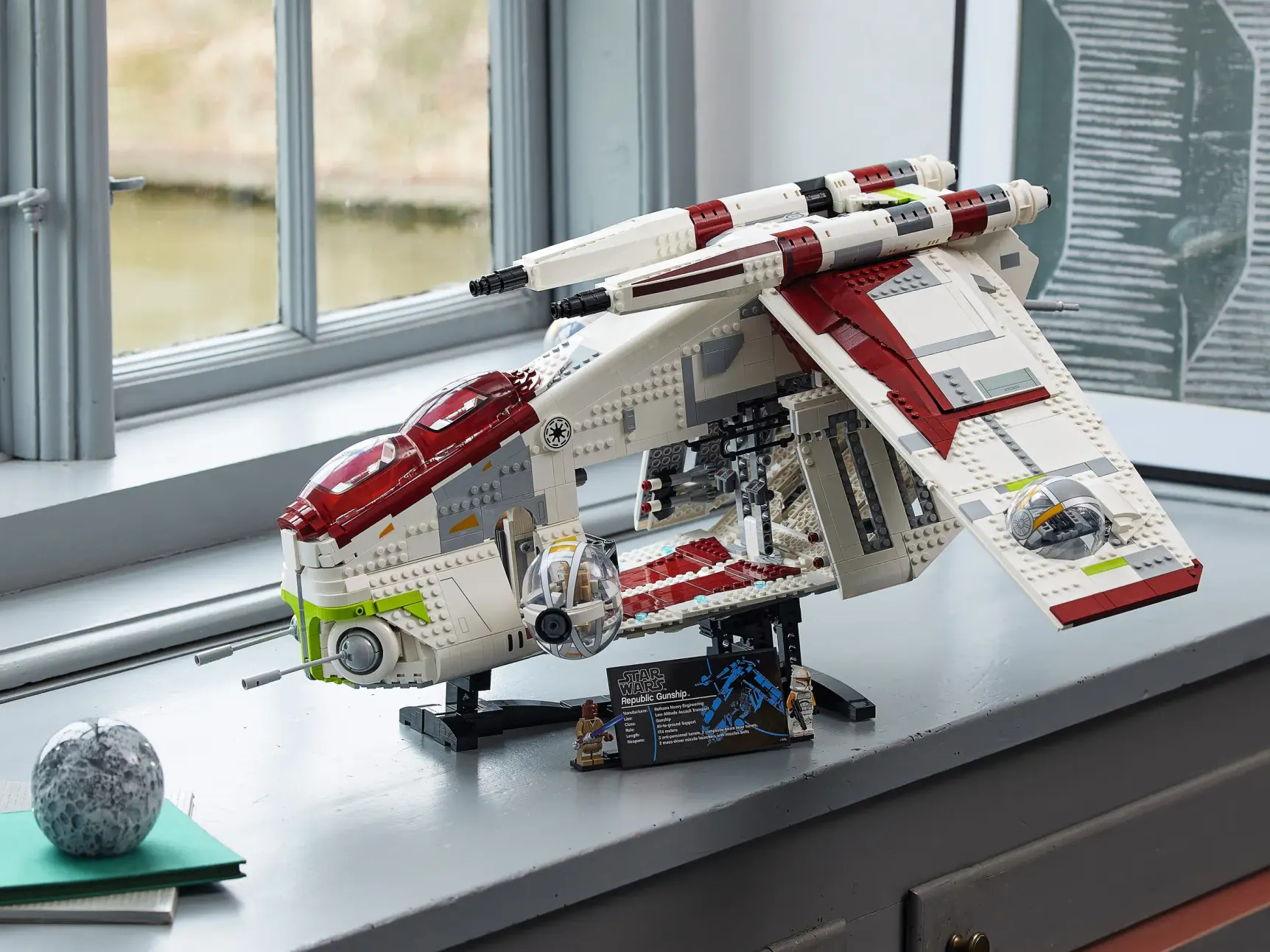 LEGO Star Wars UCS Republic Gunship™ (75309) completamente montato