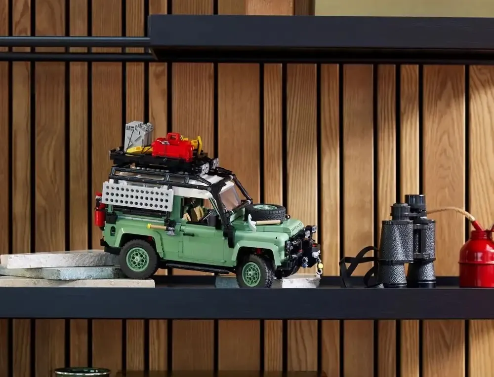 LEGO Land Rover Classic Defender 90 (10317) completamente montato