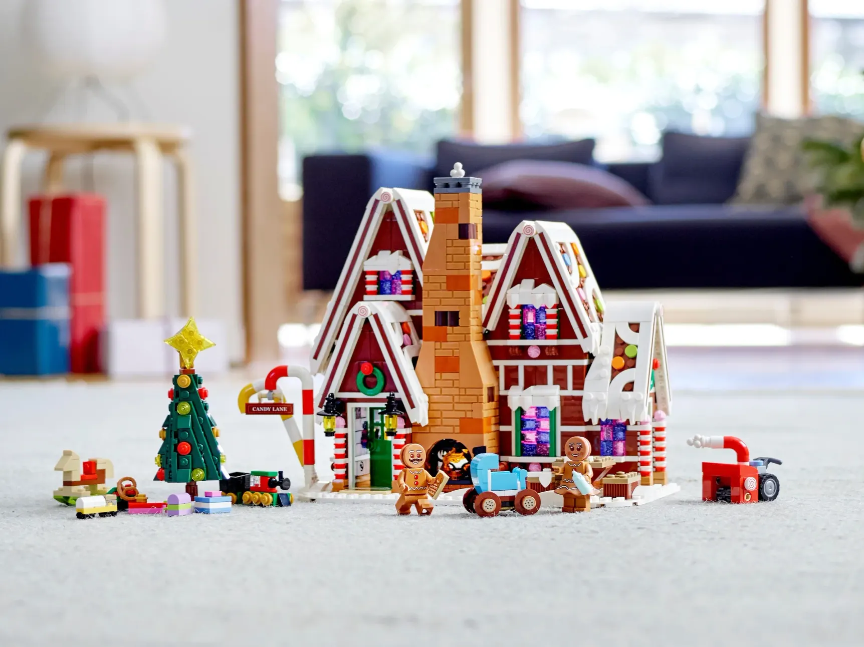 LEGO Gingerbread House (10267) fully built