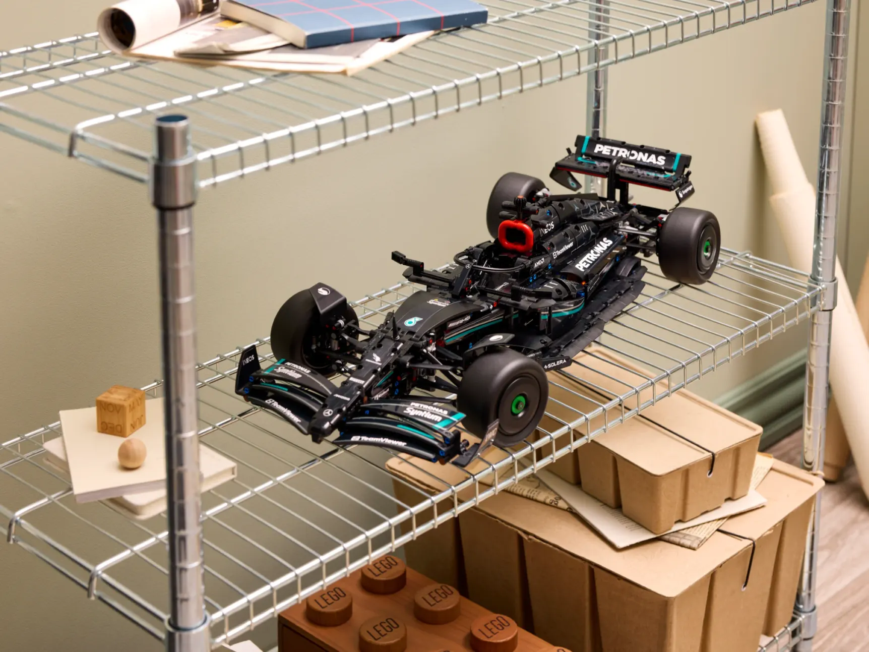 LEGO Mercedes-AMG F1 W14 E Performance, Detailansicht 5