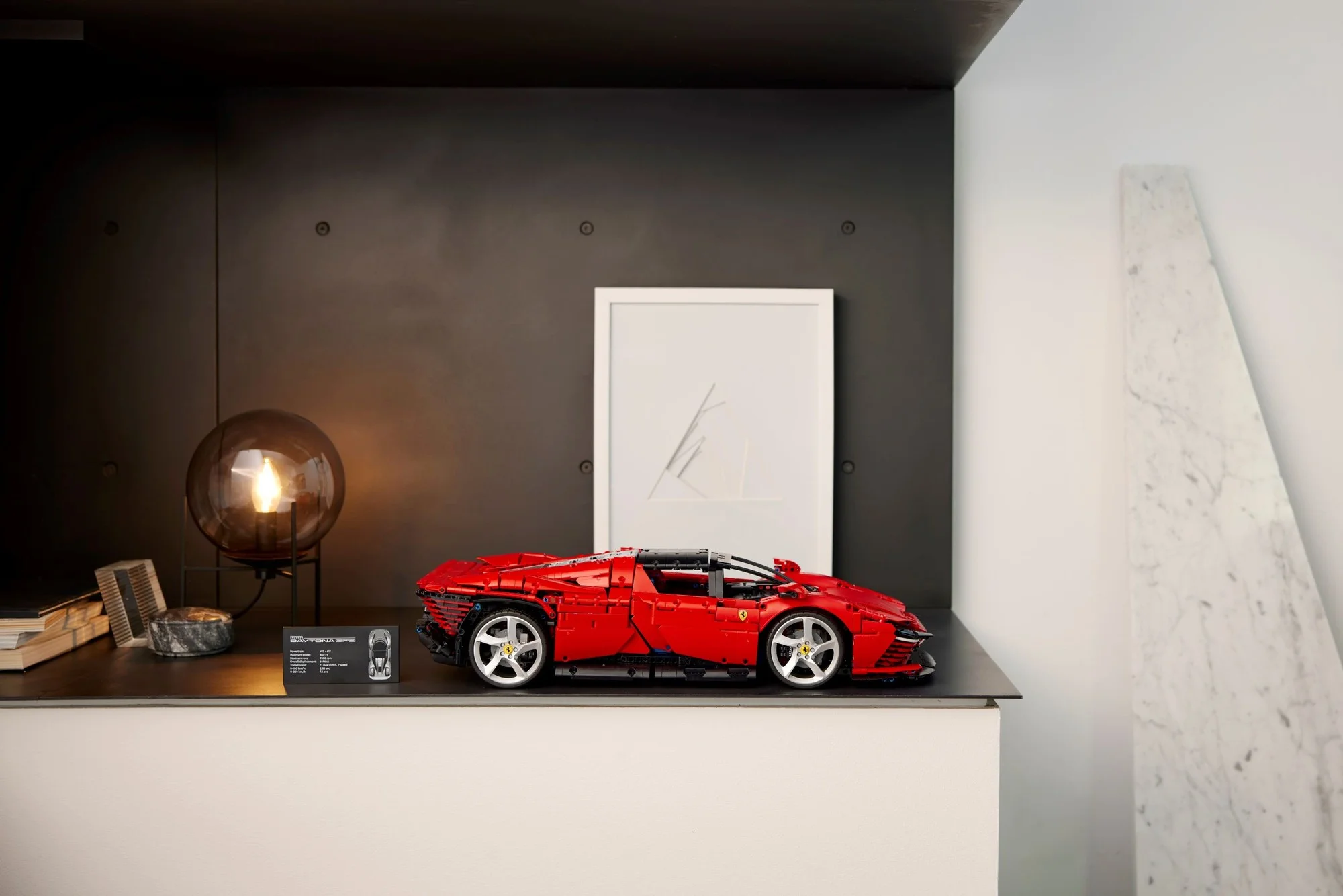 LEGO Technic Ferrari Daytona SP3 (42143) fertig aufgebaut