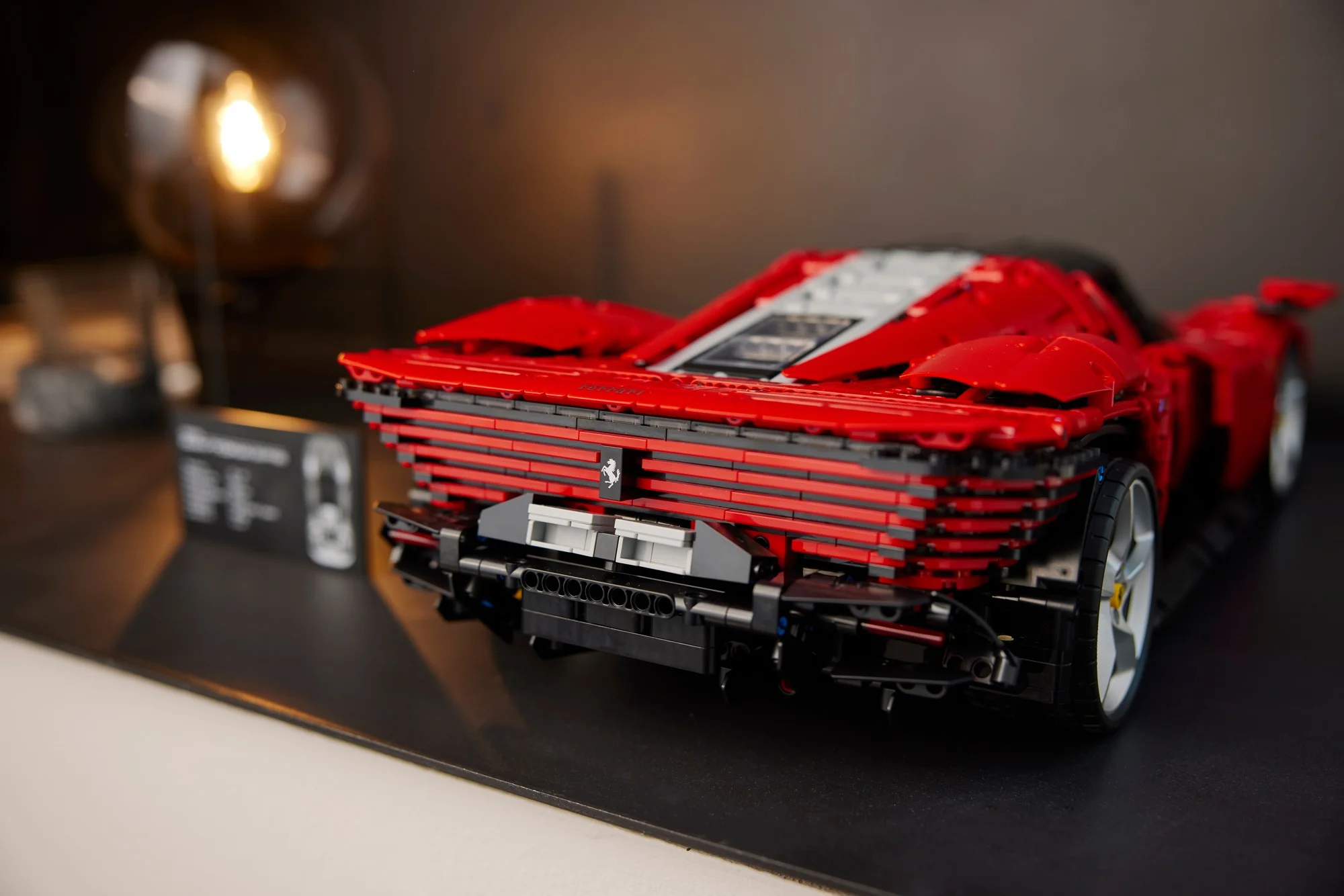 LEGO Technic Ferrari Daytona SP3 – Detailansicht 2