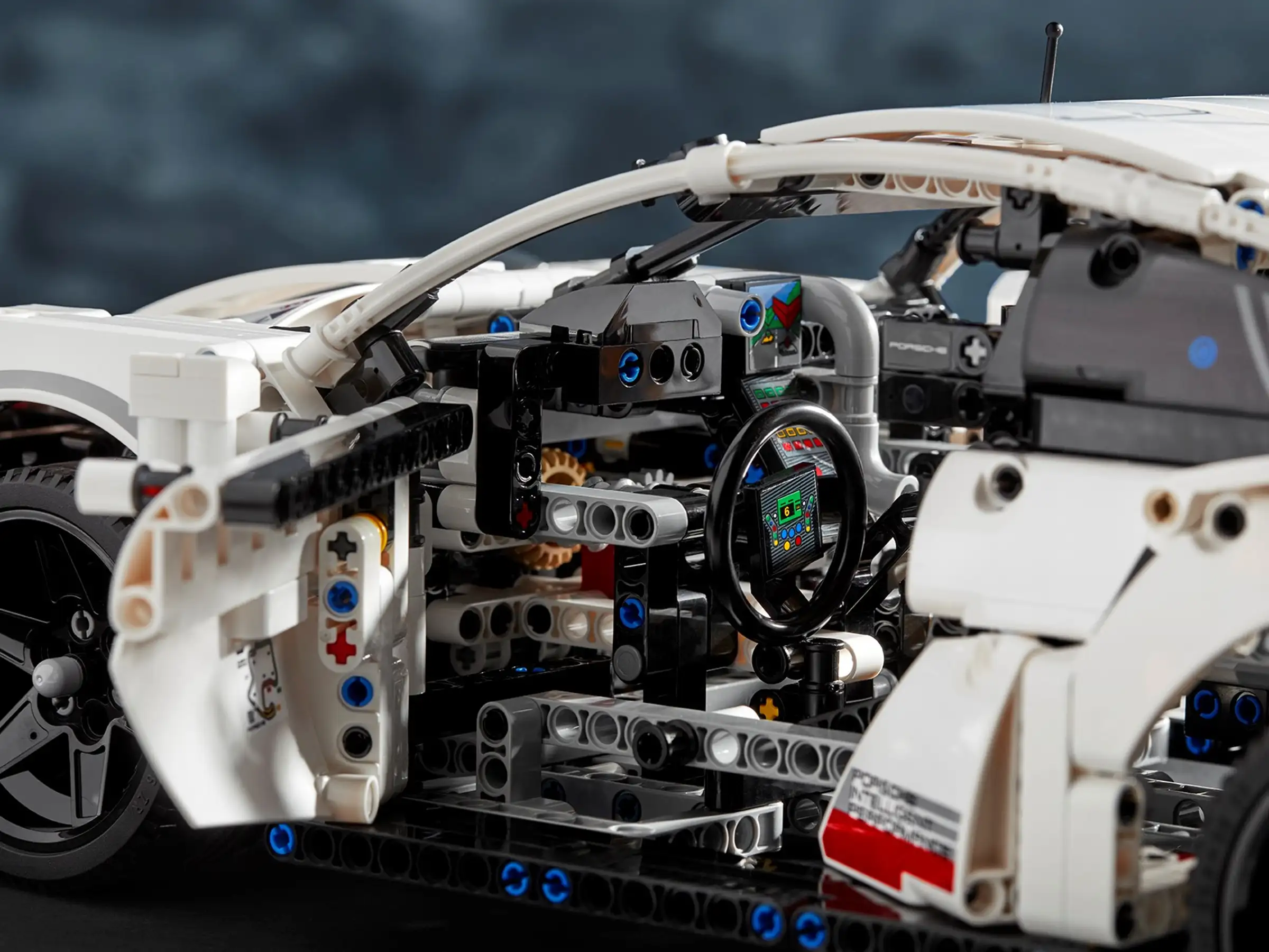 Technic Porsche 911 RSR Detail Gallerie